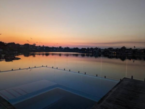 Waterfront Oasis ,Panoramic Views, Infinity Pool, Sydney